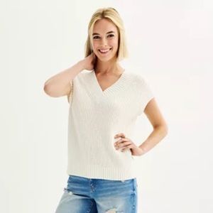 Juniors' SO® Knit Sweater Vest
LARGE, Egret
